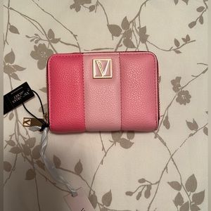 ❣️ NWT Victorias Secret Pink Color block Wallet ❣️